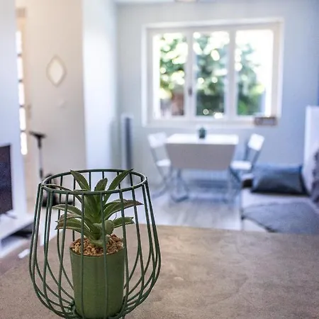 Maisonnette Avec Jardin, Parc Du Chene *